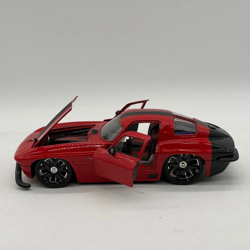 Jada Toys 90345 Bigtime Muscle 1/24 Red 1963 Chevy Corvette StingRay Diecast Car